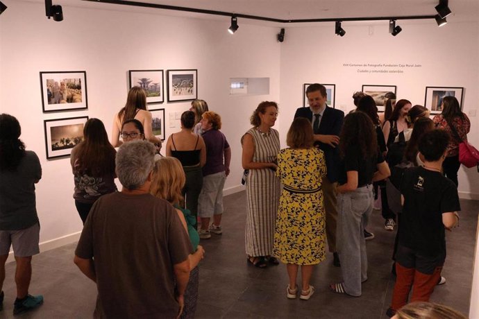 Inauguración de la exposición 'Ciudades y comunidades sostenibles'.
