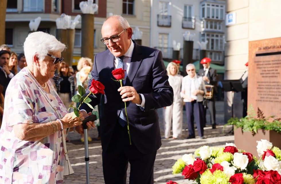 Acto de homenaje a las personas represaliadas por la dictadura franquista en Álava