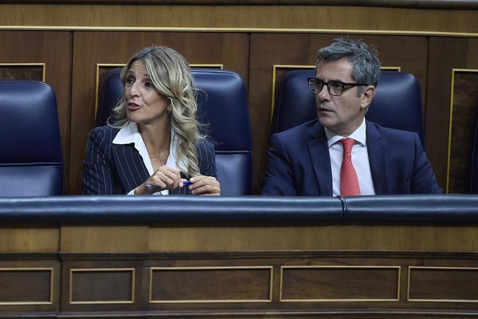 La vicepresidenta segunda y ministra de Trabajo y Economía Social, Yolanda Díaz, y el ministro de la Presidencia, Justicia y Relaciones con las Cortes, Félix Bolaños, durante un pleno en el Congreso de los Diputados, a 10 de septiembre de 2025, en Madrid 