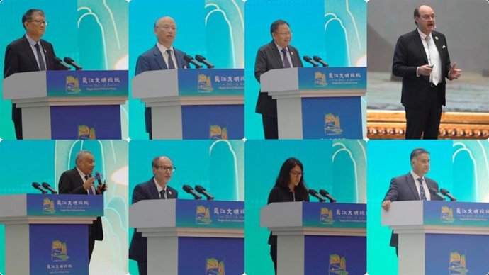 Caption: The Scholars, from China, French, Egypt, UK, Brazil and Pakistan delivered speeches on world rivers’ civilizations on the forum.