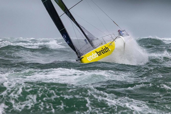 La Solitaire du Figaro Paprec afronta calma y estrategia rumbo a Vigo
