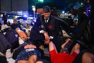 Unes 200 persones durant una concentració de Juristes per Palestina, davant del consolat d'Israel a Barcelona, a 17 de setembre de 2025, a Barcelona, Catalunya (Espanya)