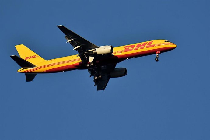 Archivo - Avión de la empresa de paquetería DHL