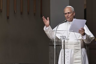 Archivo - 17 August 2025, Italy, Rome: Pope Francis delivers Angels Prayer from the entrance of Apostolic Building of Castel Gandolfo. Photo: Evandro Inetti/ZUMA Press Wire/dpa
