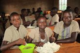Foto: El 59% de estudiantes de 13 países valora positivamente las comidas escolares, según World Vision