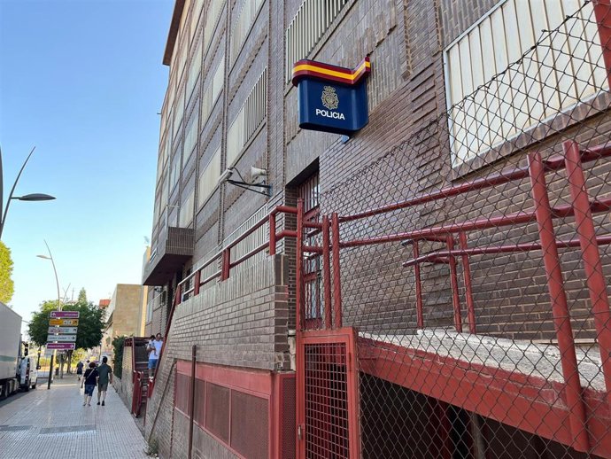Archivo - Exterior de la Comisaría Provincial de Policía Nacional en Almería.