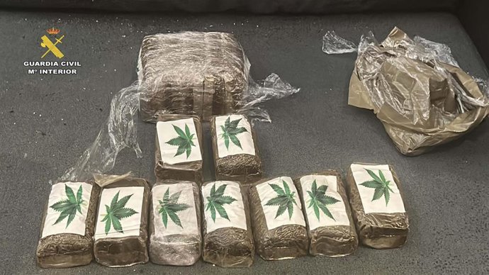 Archivo - La Guardia Civil desmantela un punto de venta de droga en una vivienda de Villamediana de Iregua