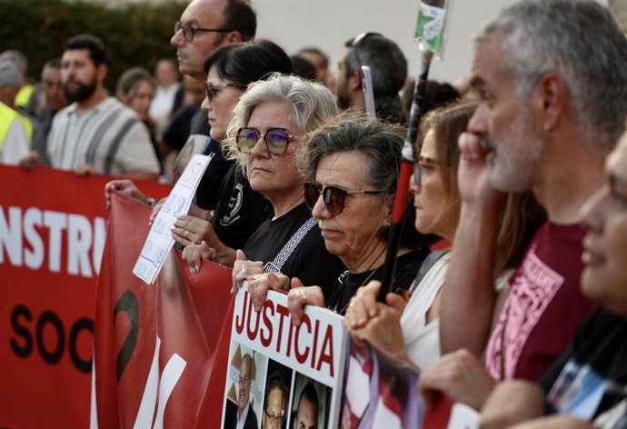 Archivo - Arxiu - Imatge d'arxiu d'una manifestació ciutadana amb el lema 'Mazón dimissió',