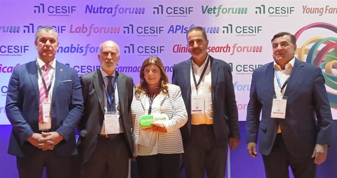 Marisa Camacho, CEO de Tipsa, recoge el Premio Farmaforum 2025 a la Mejor Empresa Logística y Transporte en la Industria Farmacéutica