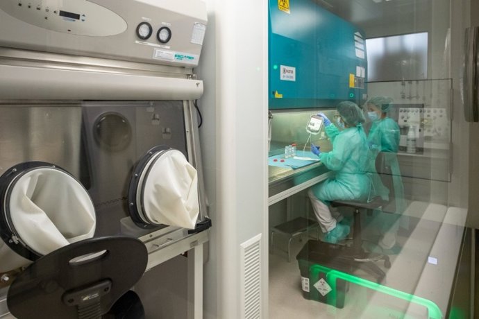 Sala blanca del Banco de Sangre y Tejidos de Cantabria.