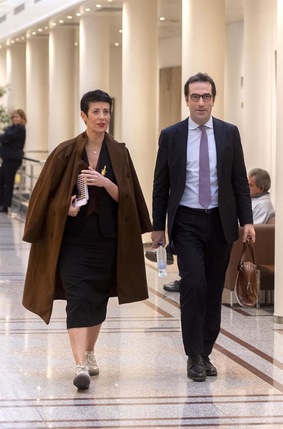 Archivo - La ministra de Inclusión, Seguridad Social y Migraciones, Elma Saiz y el ministro de Economía, Comercio y Empresa, Carlos Cuerpo, a su salida de una sesión de control al Gobierno, en el Senado.