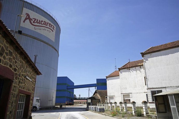 Archivo - Fábrica de la Azucarera en La Bañeza (León).