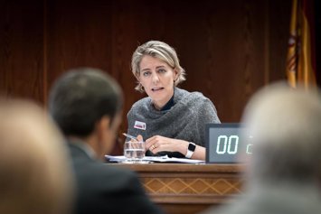 La directora de Regulación de la Asociación de Empresas de Energía Eléctrica (AELEC), Marta Castro Pérez-Chirinos, comparece ante la Comisión de Investigación sobre la interrupción del suministro eléctrico y de las comunicaciones el 28 de abril de 2025, e