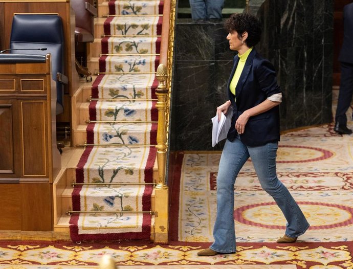 Archivo - La ministra de Seguridad Social y Migraciones, Elma Saiz, durante una sesión plenaria, en el Congreso de los Diputados, a 19 de marzo de 2025, en Madrid (España). El gasto en defensa protagoniza la sesión de control al Gobierno tras la reunión d