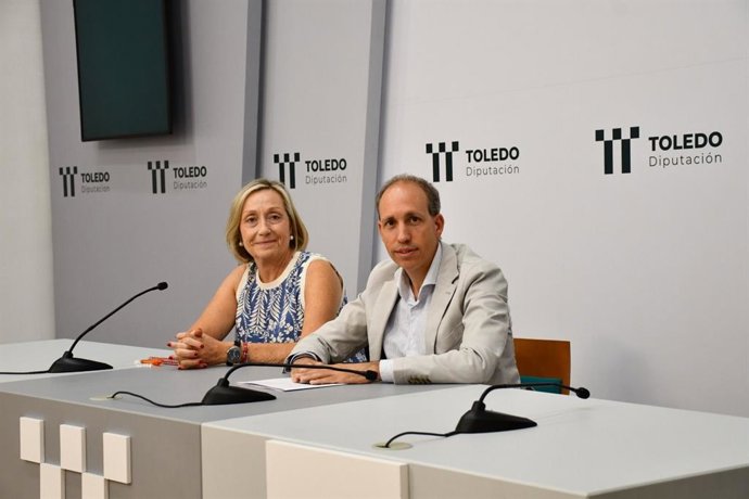 El vicepresidente segundo de la Diputación de Toledo, Daniel Arias, y la vocal de Ademto, Begoña Aguilar.