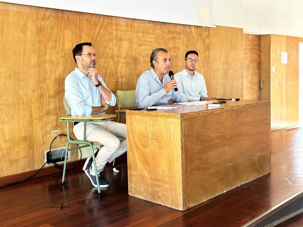 El conseller de Educación, Antoni Vera, en Menorca