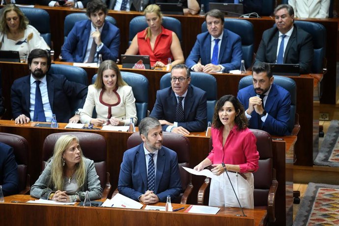 La presidenta de la Comunidad de Madrid, Isabel Díaz Ayuso, interviene durante un pleno en la Asamblea de Madrid, a 18 de septiembre de 2025, en Madrid (España). La situación en la Franja de Gaza y sus ramificaciones en España --con el boicot a La Vuelta 