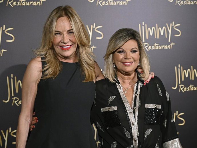 Terelu Campos posa con Belén Rodríguez en su fiesta de cumpleaños