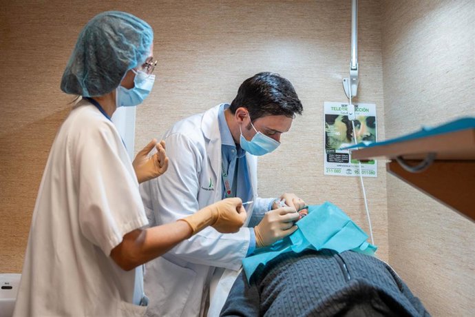 Archivo - Tratamiento con inyecciones intravítreas para enfermedades crónicas de retina.