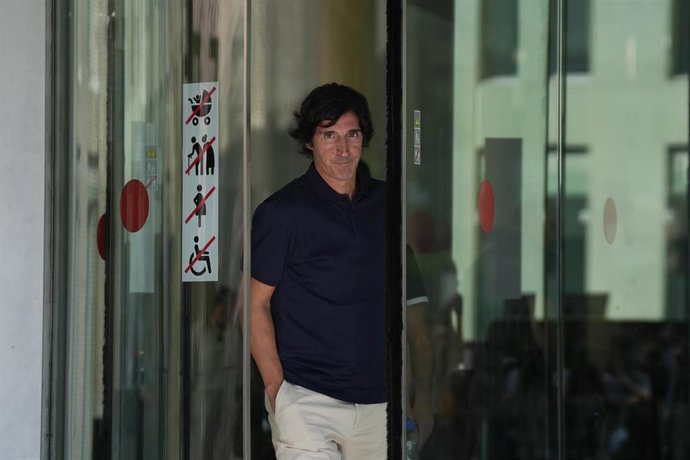 Javier Enríquez Romero, el hijo de José María Enríquez Negreira, el día que declaran como investigados los expresidentes del FC Barcelona Sandro Rosell y Josep Maria Bartomeu, ante la instructora del 'caso Negreira', en Ciutat de la Justicia.