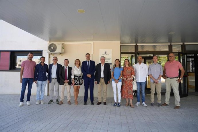 El consejero de Educación, Cultura y Deportes, Amador Pastor, visita el CEIP 'Rosa Chacel' de Illescas