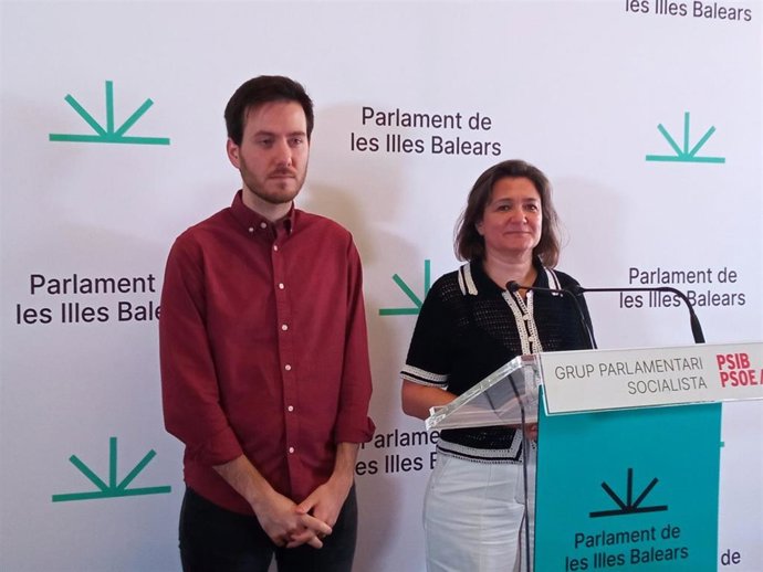 Los diputados del PSIB Ares Fernández y Mercedes Garrido.