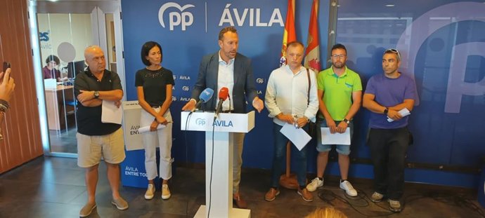 Los diputados nacionales por la provincia de Ávila, Héctor Palencia y Patricia Rodríguez, se reúnen con el Comité de Empresa de ADIF en Ávila