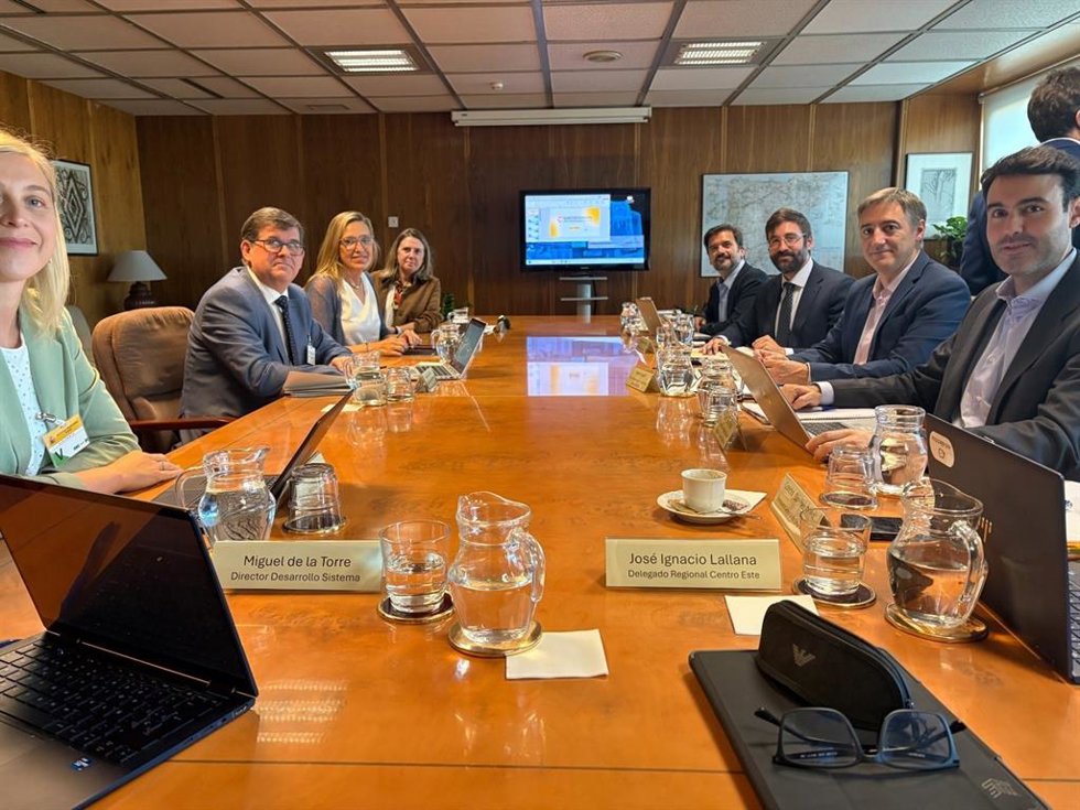 El secretario de Estado de Energía, Joan Groizard, se ha reunido con Belinda León, consejera de Economía, Innovación, Empresa y Trabajo Autónomo de La Rioja, en la ronda de encuentros del MITECO