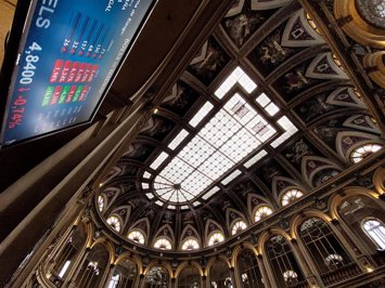 Archivo - Imagen del edificio de la Bolsa de Madrid.