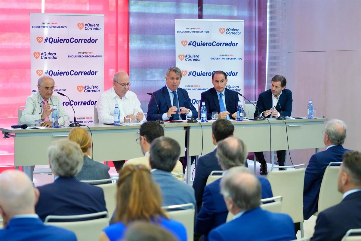Empresarios abogan por exigir a la UE el Corredor Mediterráneo como nodo ligado a defensa:  Europa empieza en Algeciras 