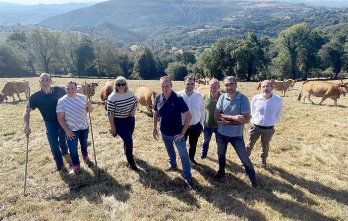 Marcelino Marcos, en el centro