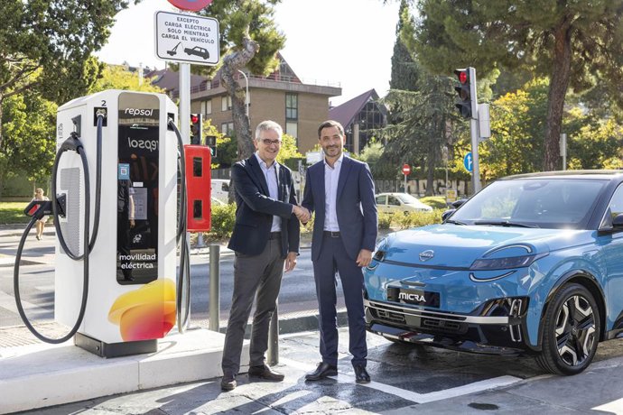 Oliver Fernández, Director de Movilidad Eléctrica de Repsol, y Christian Costaganna, CEO de Nissan en España