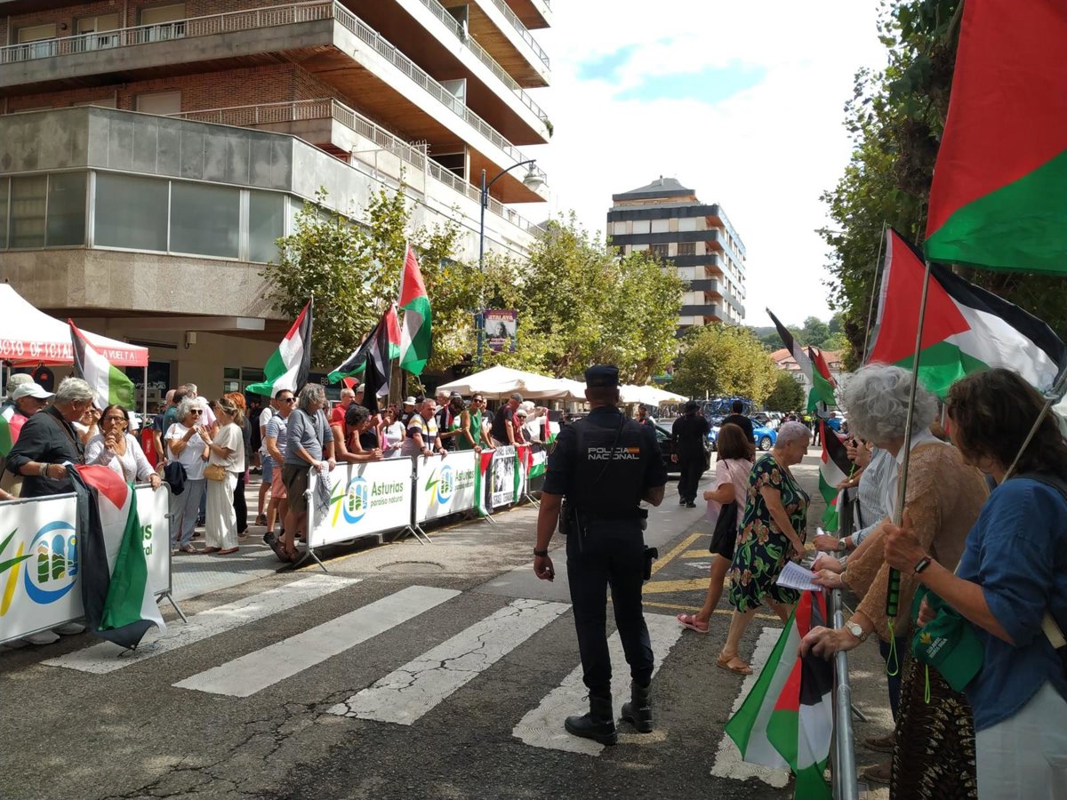 Una manifestante de La Vuelta en Laredo se enfrenta a multa de 3.000 euros