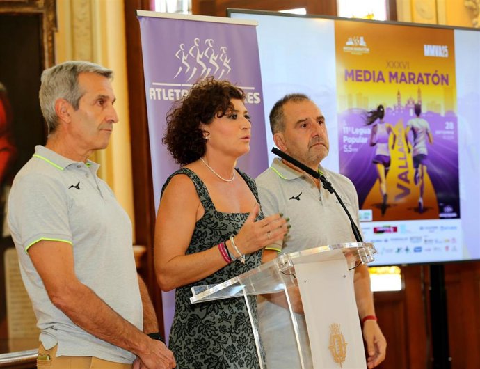 José María Álvarez (i), Mayte Martínez y Juan Carlos Cristóbal, durante la presentación.