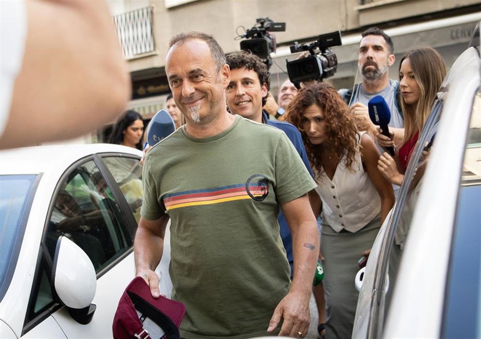 Archivo - Francesco Arcuri, el excompañero de Juana Rivas, a su llegada al punto de encuentro familiar de Granada el pasado 22 de julio