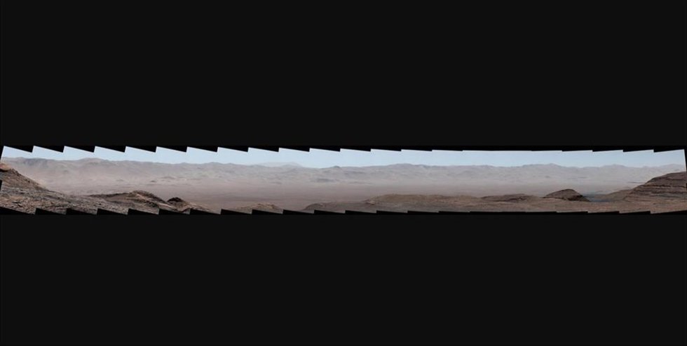 Curiosity observa el borde del cráter Gale y se dirige al antiguo cauce del río