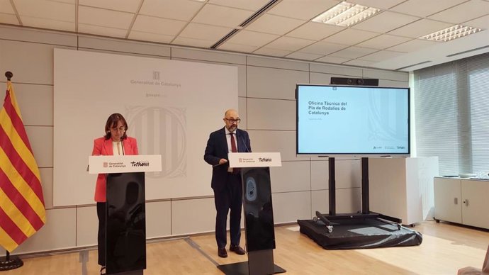 El presidente de Adif, Luis Pedro Marco, y la consellera de Territorio, Vivienda y Transición Ecológica de la Generalitat, Sílvia Paneque.