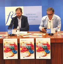 Eduardo Fernández, a la izquierda, en la rueda de prensa