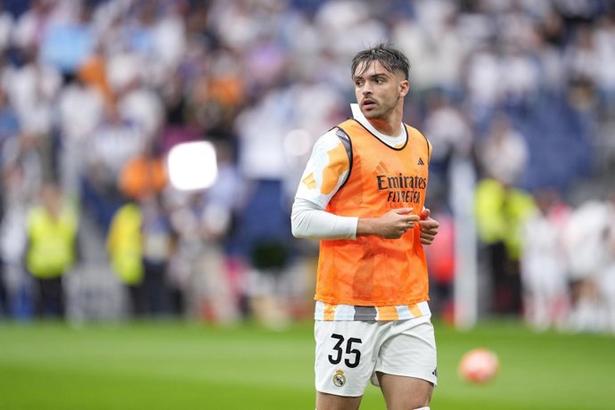 Raul Asencio of Real Madrid warms up during the Spanish League, LaLiga EA Sports, football match played between Real Madrid and Real Sociedad on May 24, 2025, in Madrid, Spain.