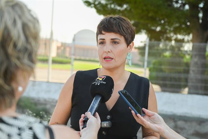 La diputada socialista Leticia Soria frente a la Feria General de Zaragoza.
