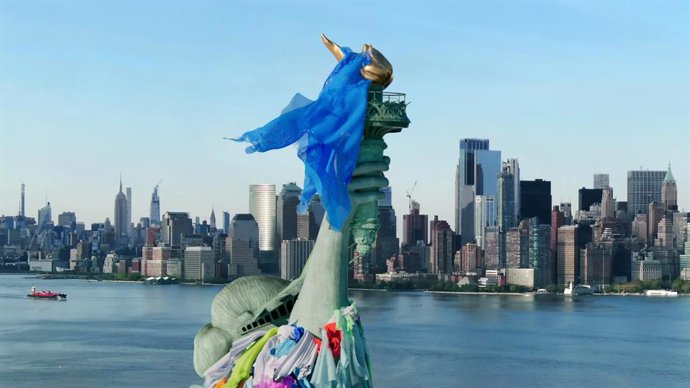 Reju, the purpose-driven, leading textile-to-textile regeneration company, is using augmented reality (AR) to give Climate Week NYC 2025 attendees and the city itself a dramatic look at the textile industry’s global waste problem.