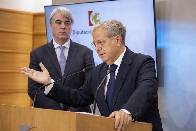 Salvador Fuentes interviene en la rueda de prensa.
