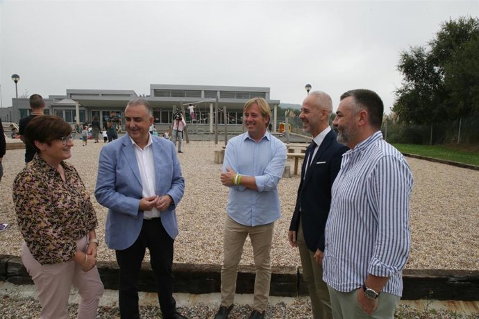 Inaauguración del parque infantil del CEIP Valle de Reocín de Puente San Miguel