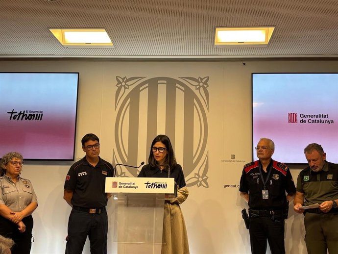 La consellera de Interior y Seguridad Pública de la Generalitat, Núria Parlon, en rueda de prensa este jueves acompañada de mandos de Mossos d'Esquadra, Protecció Civil, Bombers de la Generalitat y Agents Rurals