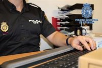 Detenido un policía de Sevilla por robar droga y al que Asuntos Internos descubrió gracias a su daltonismo