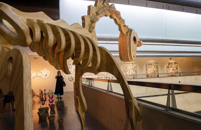 Los animales del artista Sime Llicer "invaden" el MuVIM en una muestra que invita a jugar al espectador