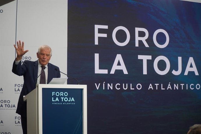 Archivo - El vicepresidente de la Comisión Europea, Josep Borrell, interviene en el Foro la Toja, en el Gran Hotel La Toja, a 1 de octubre de 2022, en Illa da Toxa, O Grove, Pontevedra