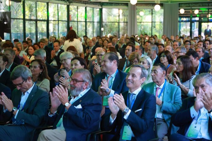 La jornada, inaugurada por el consejero e Industria, Energía y Minas de la Junta de Andalucía, Jorge Paradela, y ha contado con la participación de destacados líderes de empresas familiares andaluzas