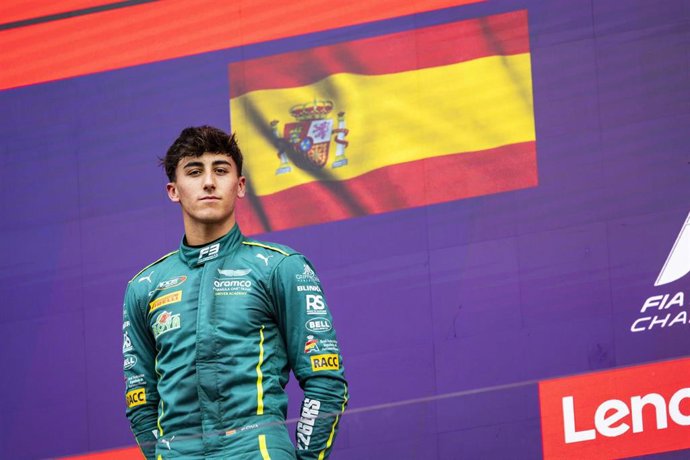 Archivo - El piloto español de automovilismo Mari Boya, en el podio del GP de Hungría de F3.