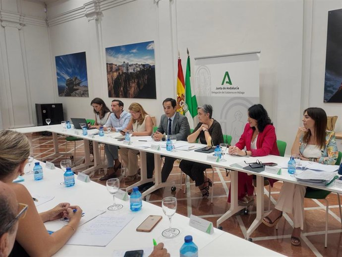 El consejero de Justicia, Administración Local y Función Pública, José Antonio Nieto, reunión con operadores jurídicos en Málaga.